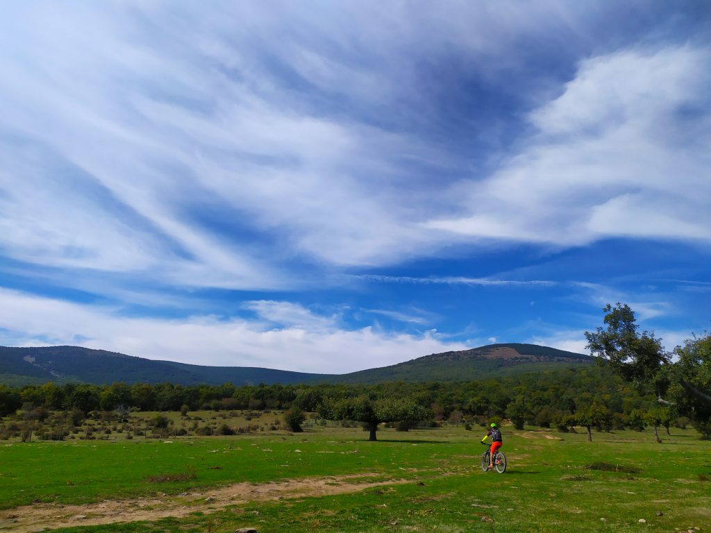Pradera de la Dehesa de San Andrés en la ruta MTB circular por Soria