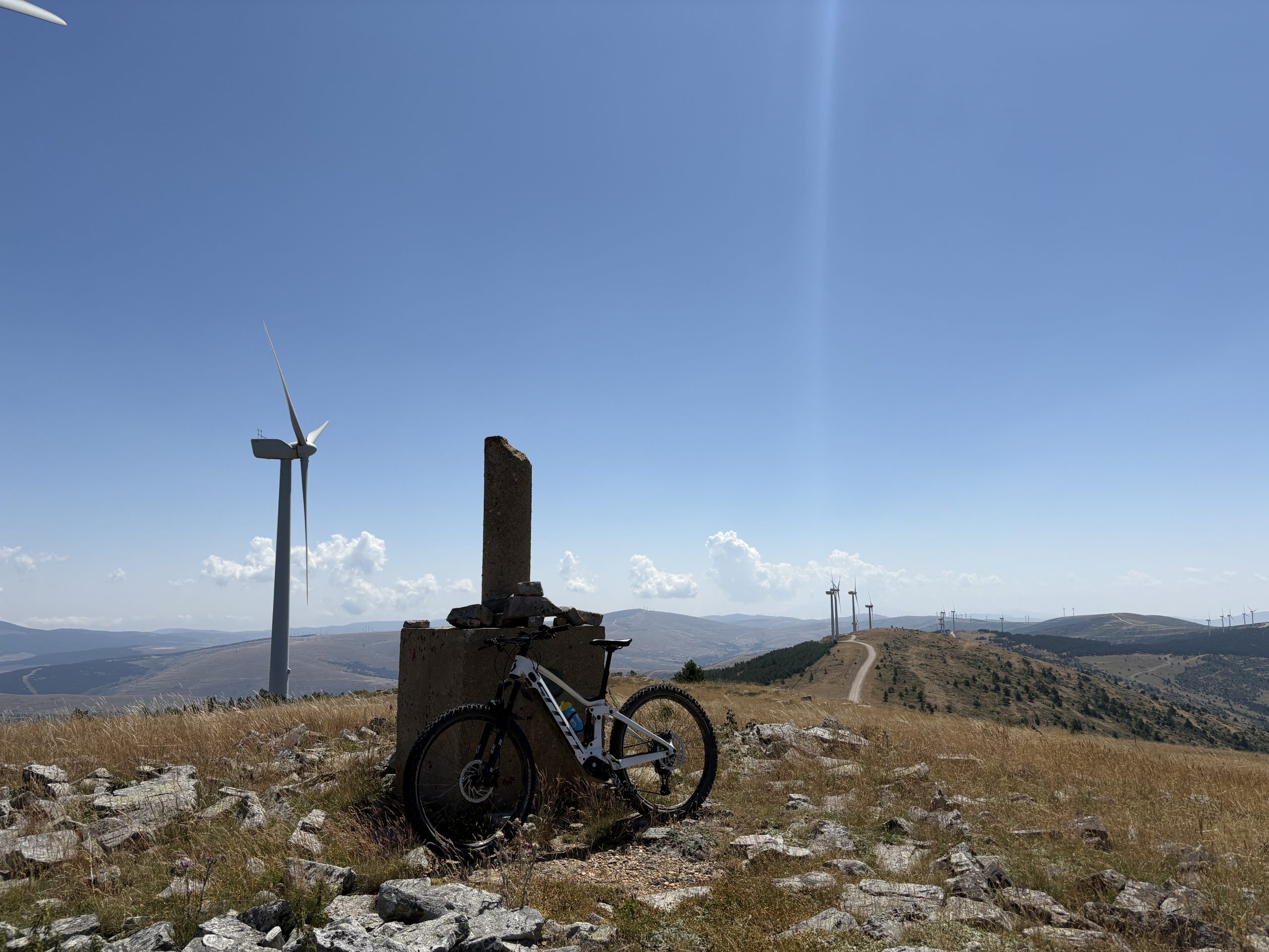 Vértice geodésico del Alto de Avellanosa, 1.759 m